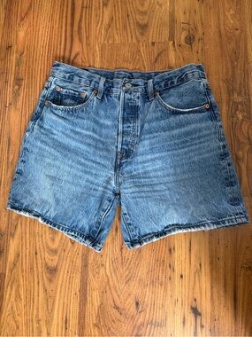Levi’s Denim Shorts – Size 29